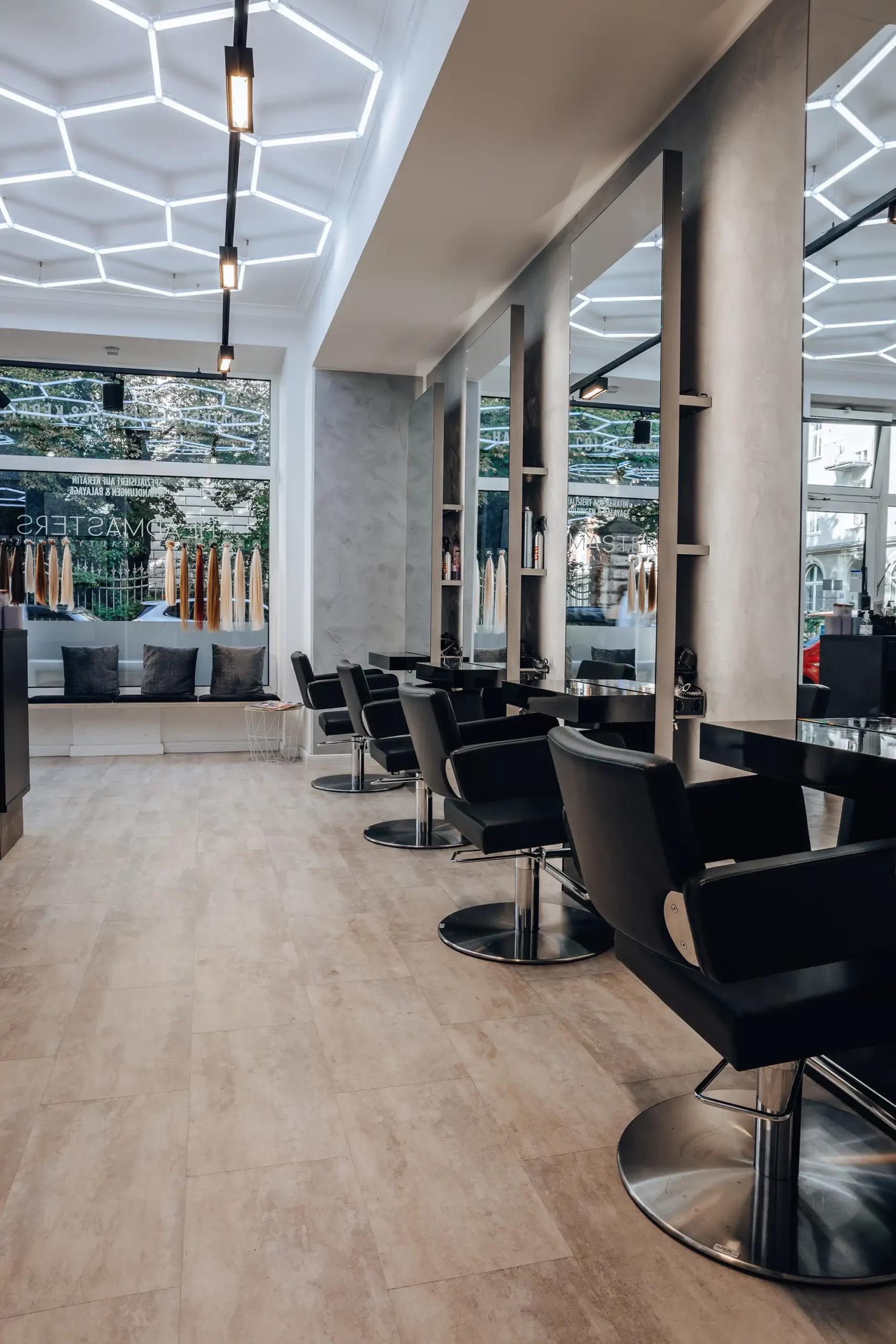 Moderner Salon von Headmasters & Beauty in München